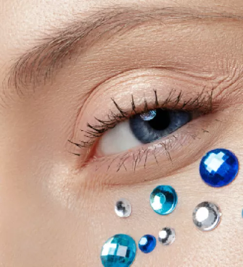 Maquillaje con Piedras: Ideas para un Look Glamoroso y Atrevido