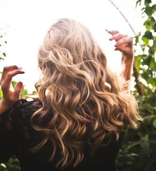 Los mejores tratamientos para el cabello rizado/chino