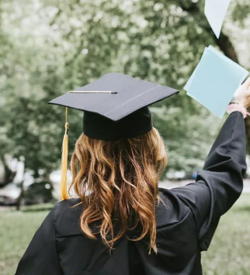Cómo elegir el peinado perfecto para tu foto de graduación