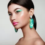 Cómo elegir el highlighter perfecto según tu tipo de piel