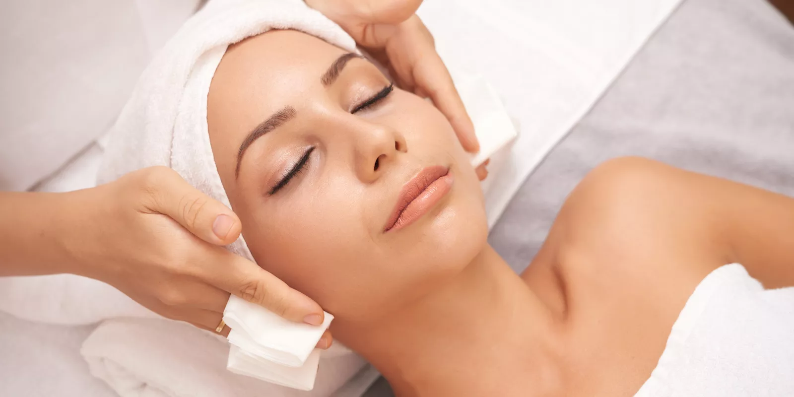 Detox facial | Rejuvenece tu piel con una limpieza facial profunda