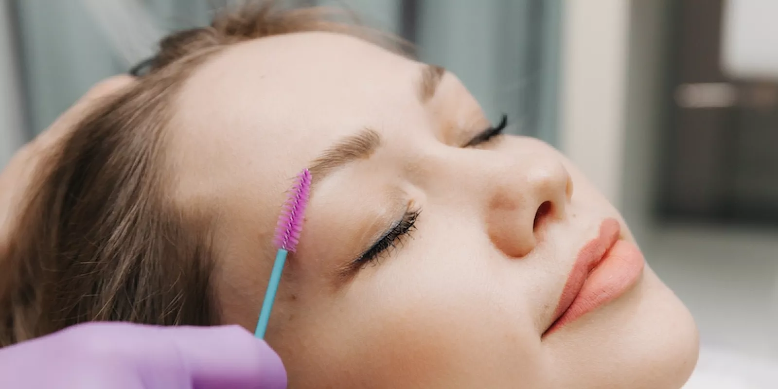 Cómo cuidar tus cejas después del microblading