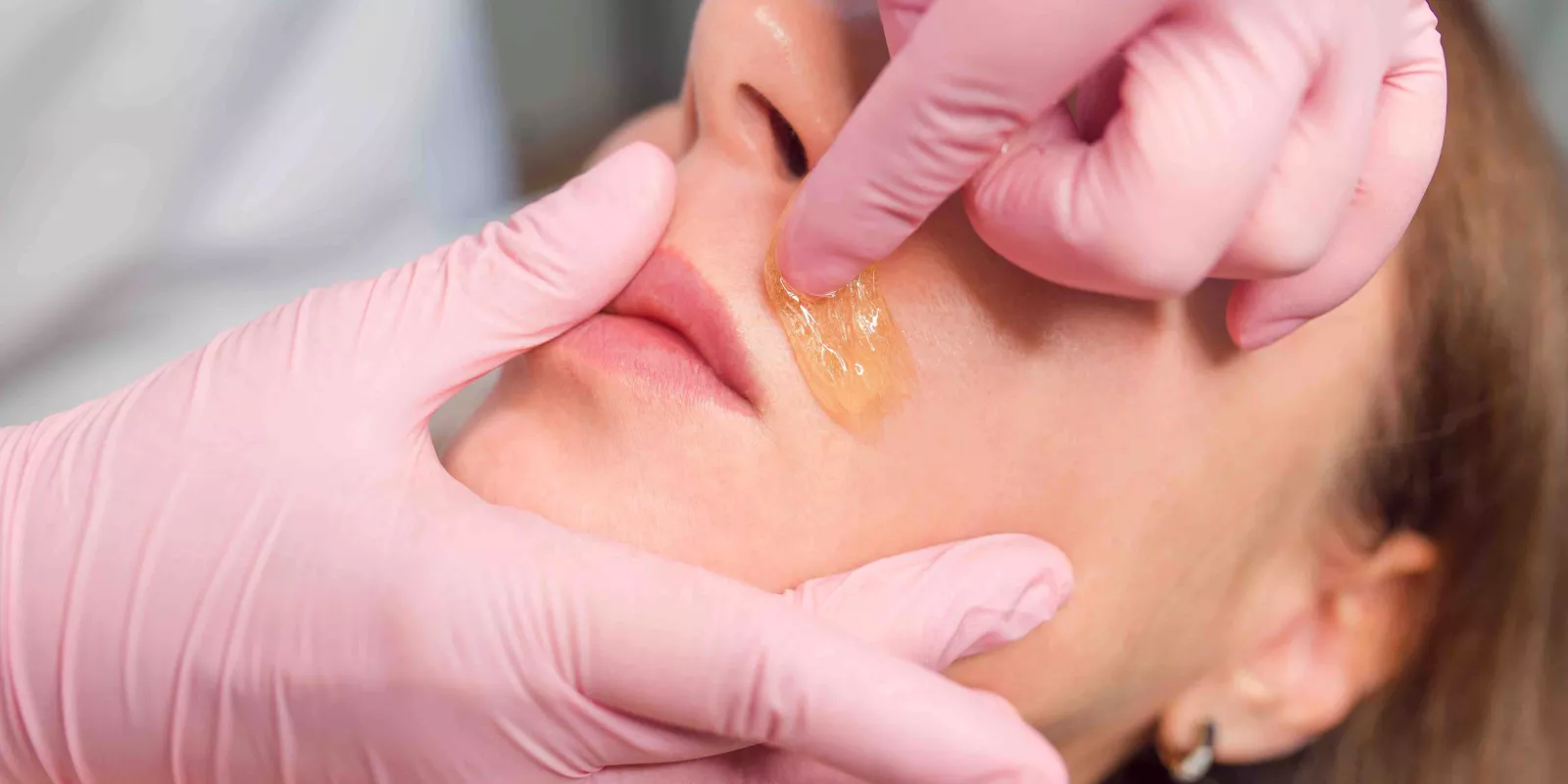 Depilación de Cejas y Bozo: El Secreto de una Apariencia Impecable