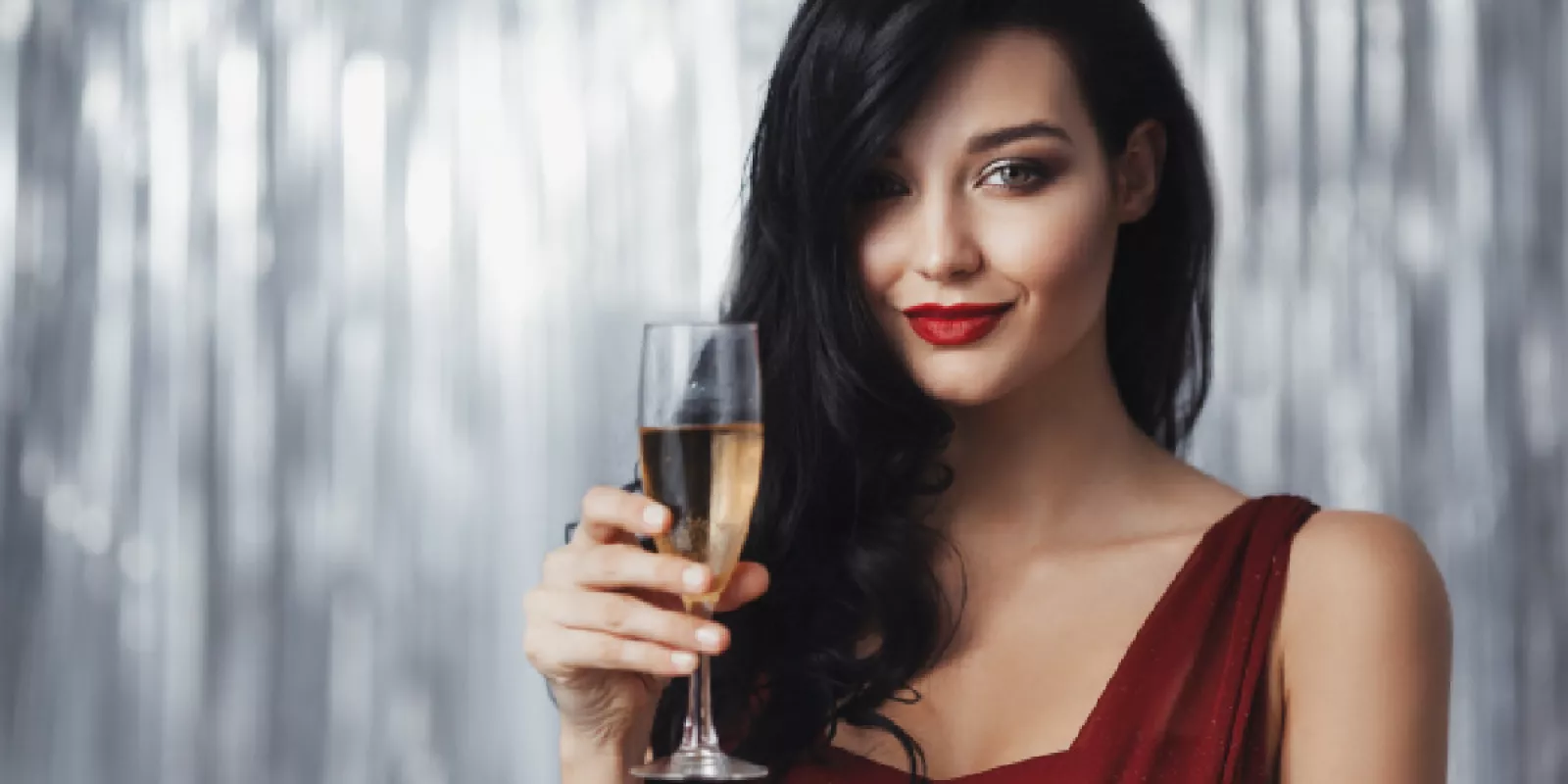 4 ideas creativas de maquillaje para vestido rojo