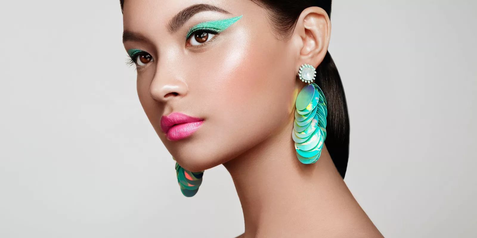 Cómo elegir el highlighter perfecto según tu tipo de piel