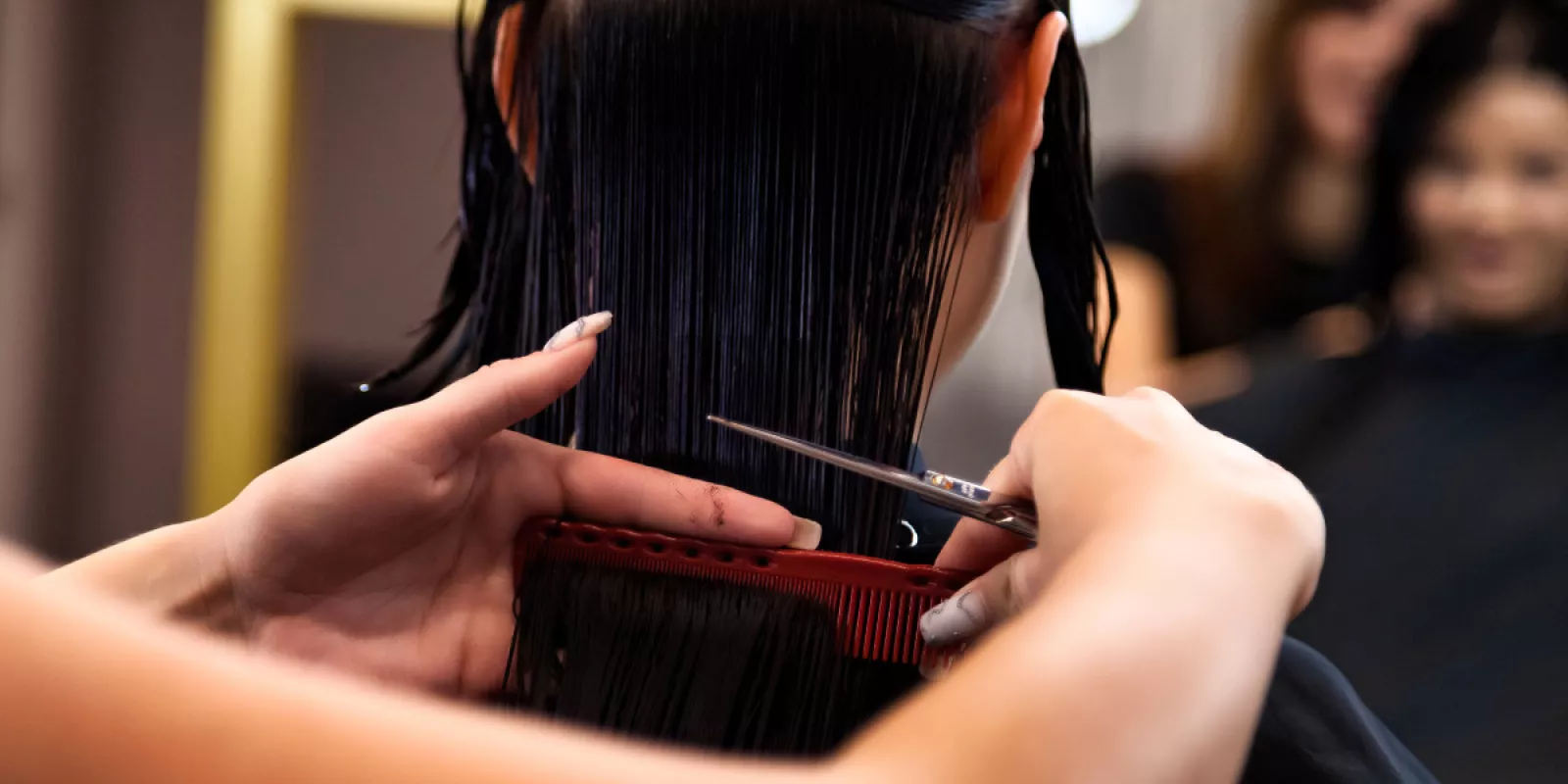 Corte Mariposa: El secreto para tener volumen infinito sin perder el largo