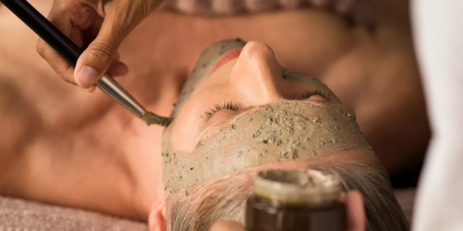 ¿Cada cuánto debes usar un exfoliante facial según tu tipo de piel?