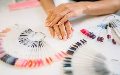 Diseños modernos de uñas acrílicas en tendencia